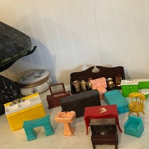Lot vintage plastic dollhouse furniture Marx Hong Kong Renwal toilet bed sink